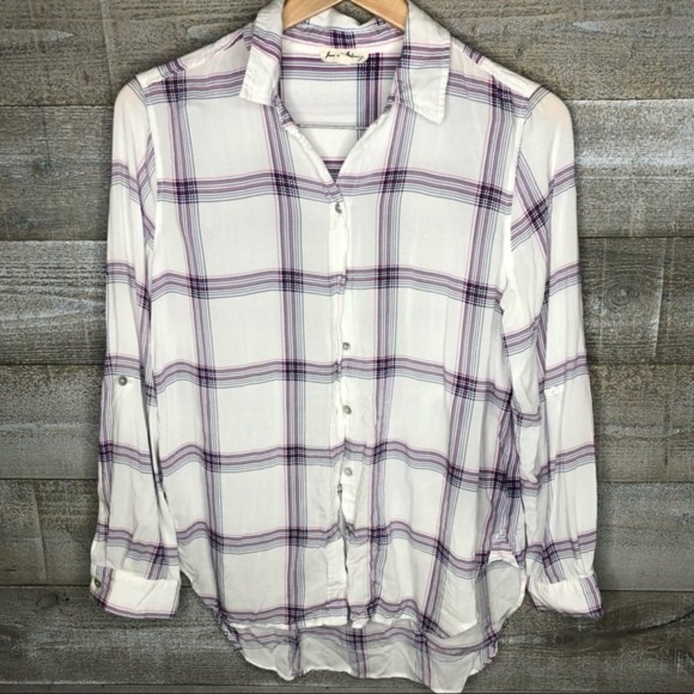 Jane and Delancy medium 100% rayon lightweight button up plaid shirt